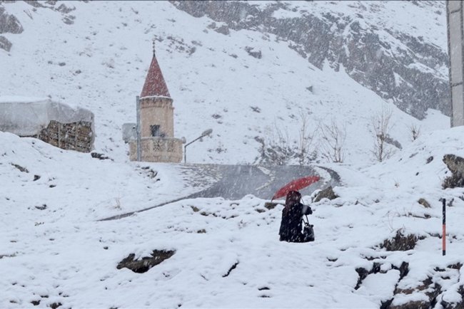 Doğu Anadolu Bölgesi'nde kar etkisini sürdürüyor
