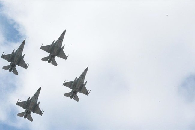 Bolu semalarında Şehitler Haftası dolayısıyla "saygı uçuşu" gerçekleştirildi