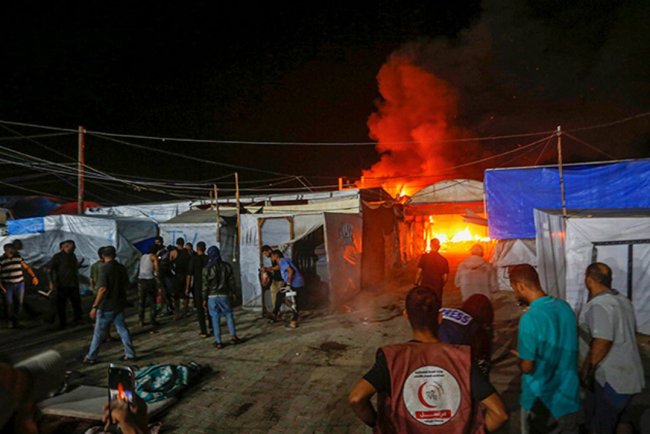 İşgalciler, Gazze'de Filistinlilerin çadırlarını vurdu