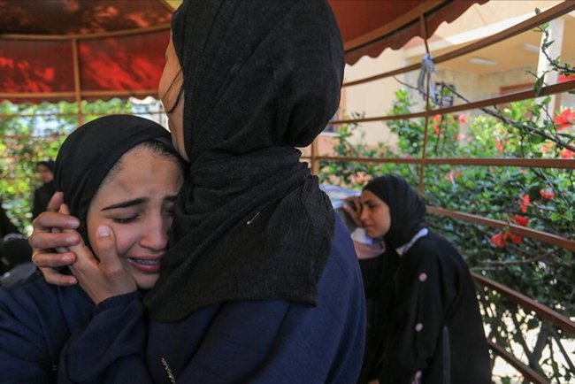 İşgalcilerin Gazze Şeridi'ne düzenlediği saldırılarda 17 Filistinli hayatını kaybetti