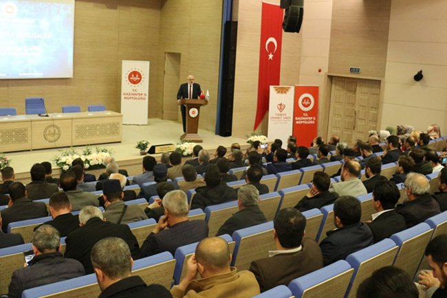 Dr. Şahin, Gaziantep'te din görevlileriyle bir araya geldi