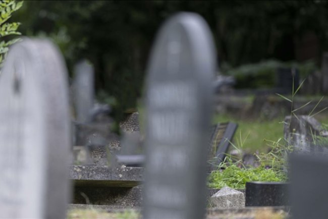 İngiltere'deki mezarlıkta çoğu Müslüman çocuklara ait 85 mezar levhası tahrip edildi