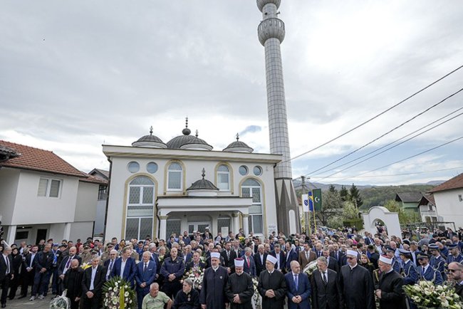 Bosna Hersek'teki Ahmiçi Katliamı'nın 32. yılında hayatını kaybedenler anıldı
