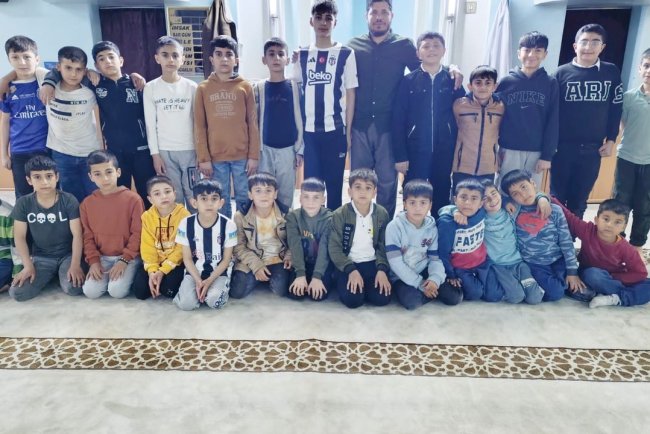 Suruç'ta gençler camide yetişiyor