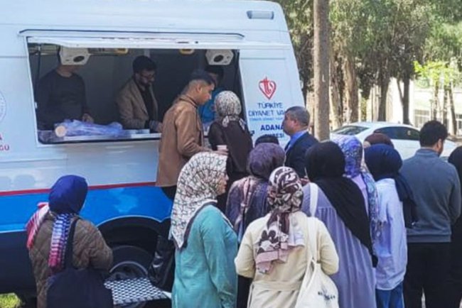 Adana'da öğrencilere çorba ikram edildi