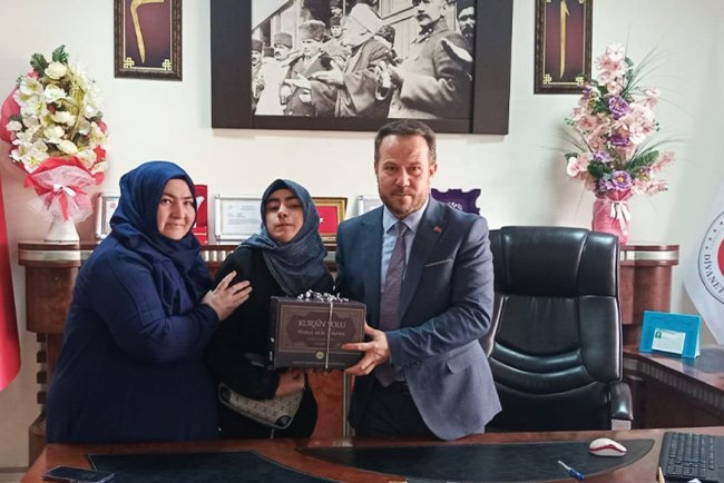 Engelleri yıktı Kur'an'ı hatmetti