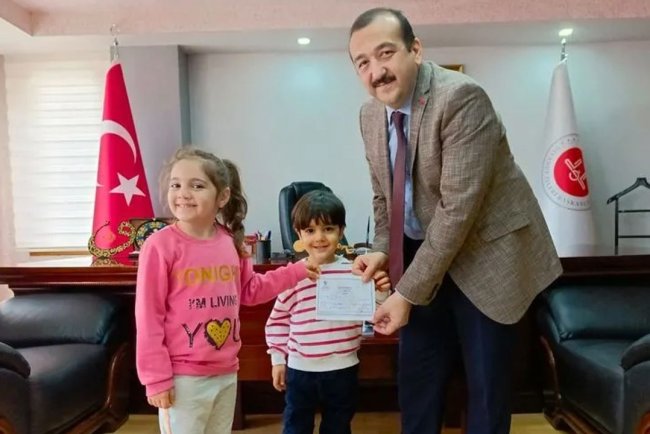 Minikler kumbaralarını filistinli kardeşleri için açtı