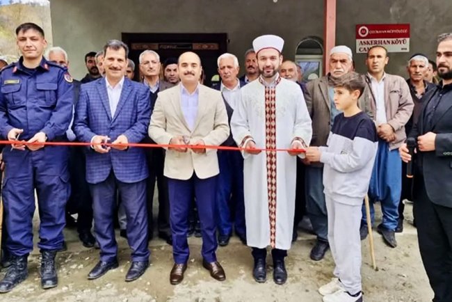 Askerhan Köyü Camii dualarla ibadete açıldı