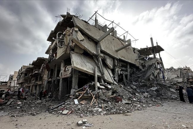 İşgalcilerin gece boyunca Gazze'ye düzenlediği saldırılarda en az 14 kişi şehit oldu