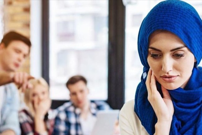 Avrupa'da Müslüman karşıtları en çok kadınları hedef alıyor