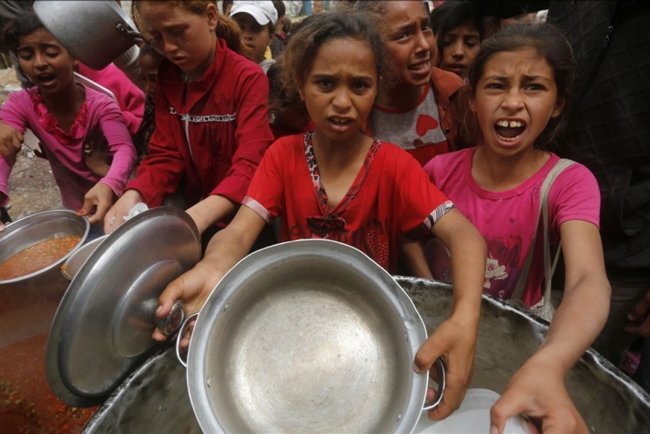 Gazzeli küçük kız çocuğu: Yiyeceğe ihtiyacım var