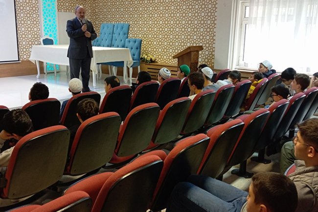 Çorum'da "Her Ay Bir Konu Bir Konuk" projesi sürüyor