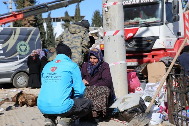 Depremin psikolojik etkilerine karşı "dayanışma" tavsiyesi
