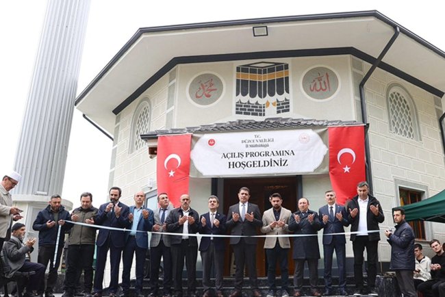 Karaömer Mahalle Camii dualarla açıldı