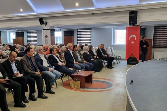 Düzce'de "İnsan, Eğitim ve Medeniyet" konferansı verildi