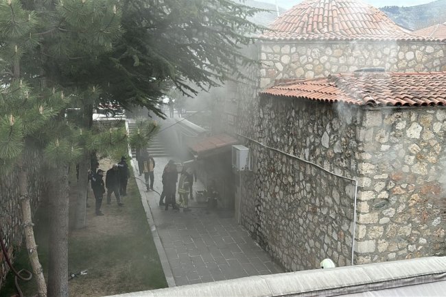 Tokat'ta tarihi camide çıkan yangın söndürüldü