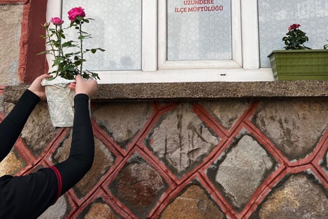 Uzundere'de gençler iyilikle dönüştürdü