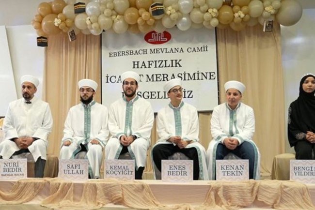 Ebersbach DİTİB Mevlana Camii'nde "Hafızlık İcazet Merasimi" düzenlendi