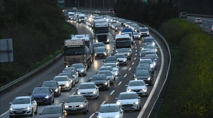 Ramazan Bayramı'nı da kapsayan 4 günde otoyollardan 8,4 milyon araç geçti