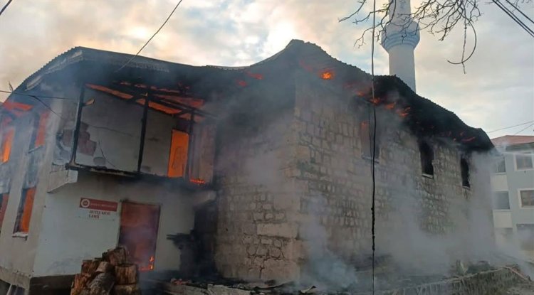 Artvin'de 4 ev ile cami ve lojmanı yandı