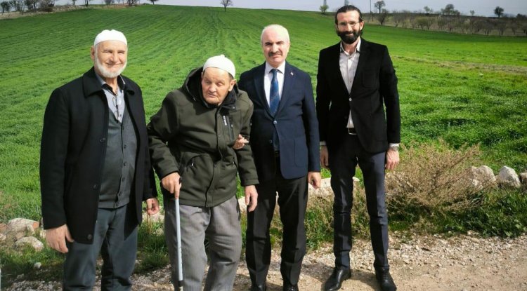 Gedizli hayırsever çift, tarlasını TDV’ye bağışladı