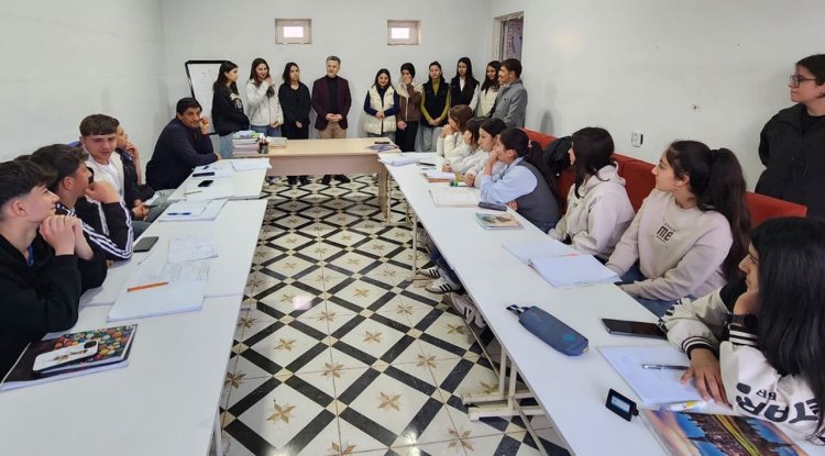 Gürcistanlı öğrencilerden deprem bölgesine yardım