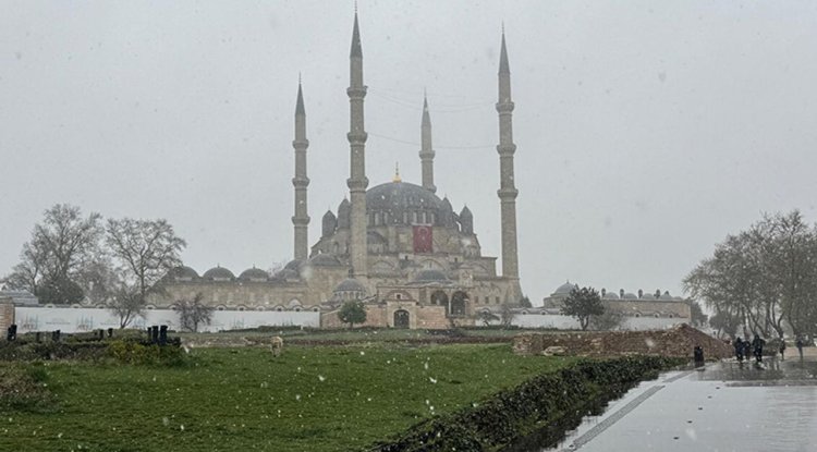 Edirne ve Kırklareli'nde kar yağışı etkili oluyor