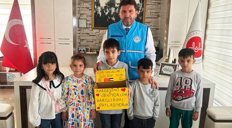 Manavgat'ta minikler harçlıklarıyla destek oldu