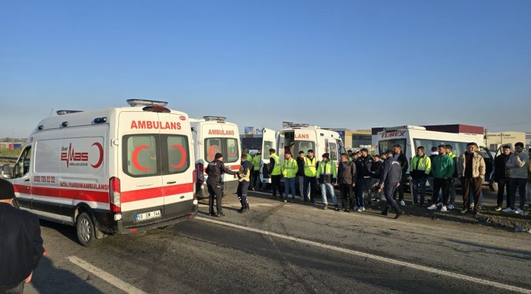 Tekirdağ'da 2 işçi servisinin çarpıştığı kazada 18 kişi yaralandı