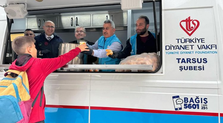 Tarsus TDV Mobil İkram Aracı vatandaşların içini ısıttı