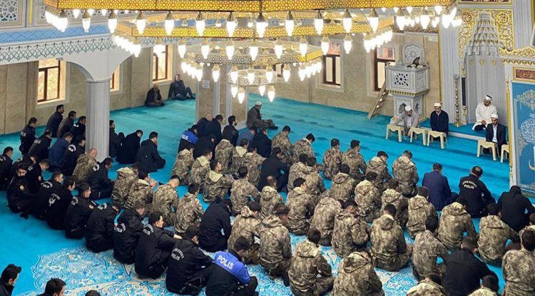 Hakkari'de şehit polisler için mevlit okundu