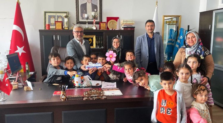 Besnili miniklerden Gazzeli kardeşlerine destek