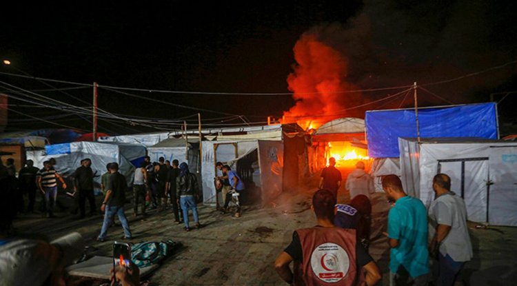 İşgalciler, Gazze'de Filistinlilerin çadırlarını vurdu