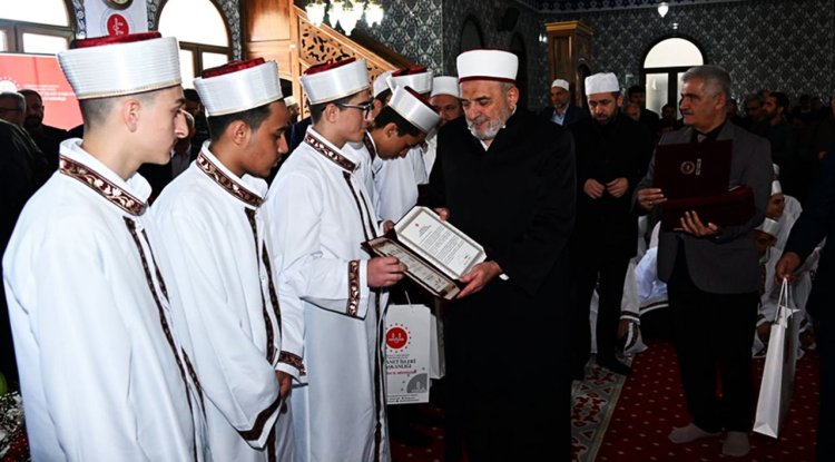 Osmaniye'de hafızlar törenle icazet aldı