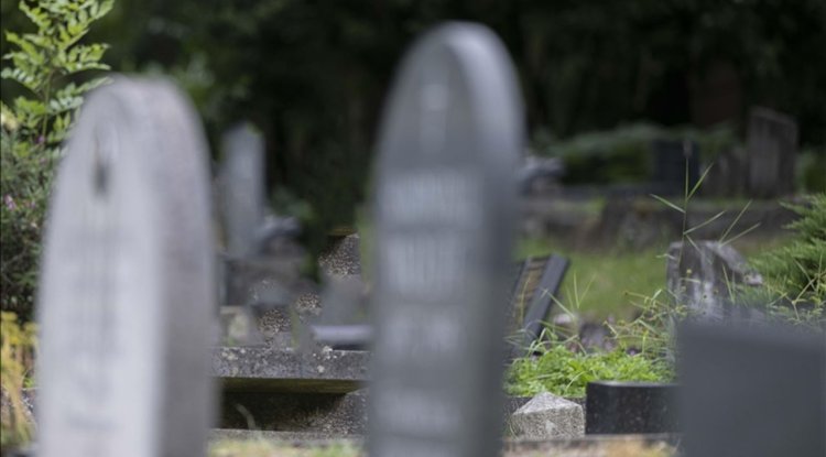 İngiltere'deki mezarlıkta çoğu Müslüman çocuklara ait 85 mezar levhası tahrip edildi