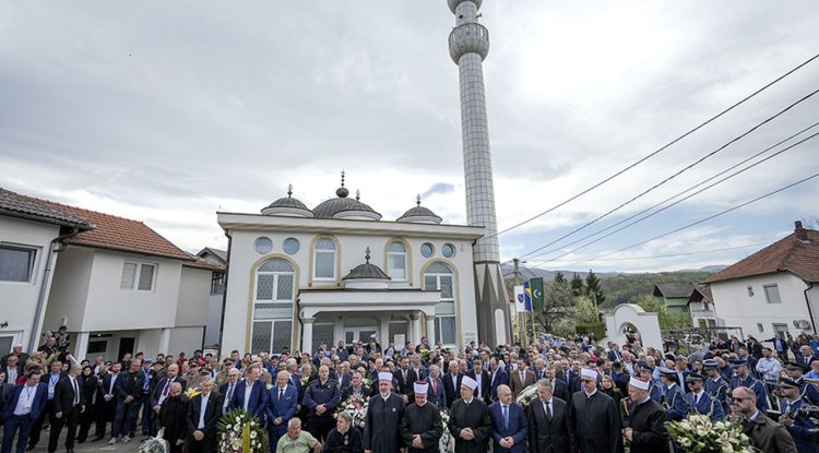 Bosna Hersek'teki Ahmiçi Katliamı'nın 32. yılında hayatını kaybedenler anıldı
