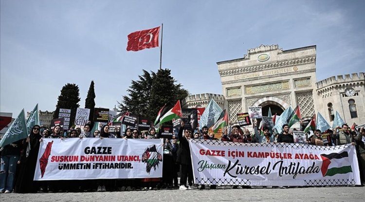 Üniversite öğrencilerinden Beyazıt Meydanı'nda Gazze'ye destek eylemi