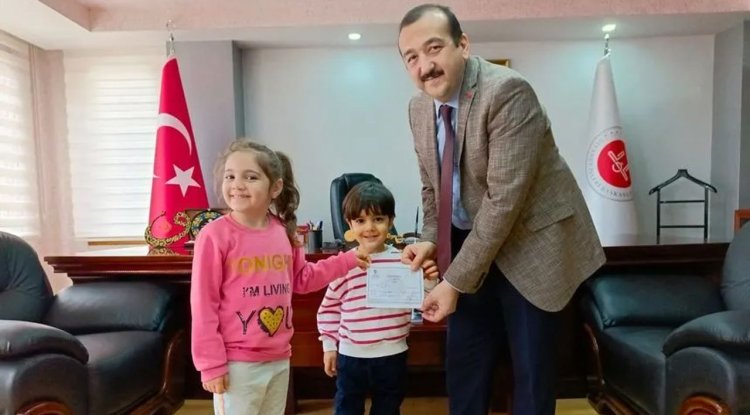 Minikler kumbaralarını filistinli kardeşleri için açtı