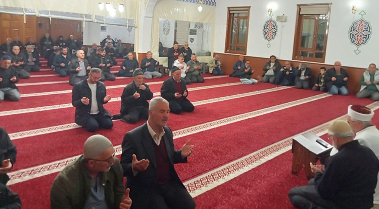 Düzce'de "Vefa İçin Dua" programları düzenleniyor