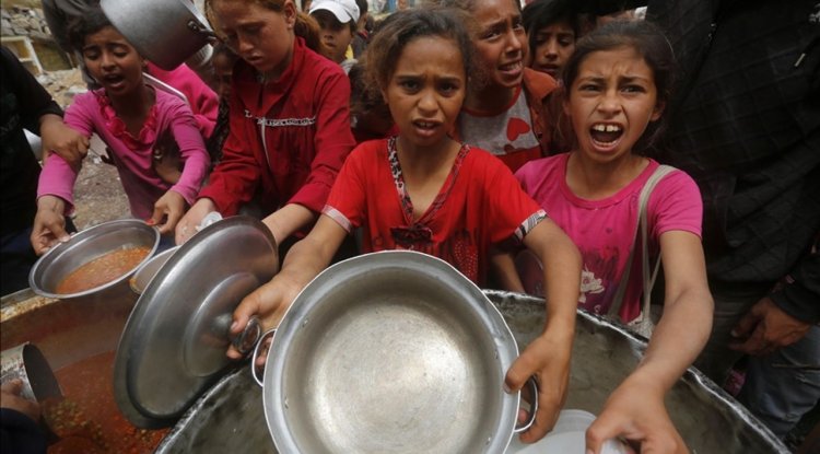 Gazzeli küçük kız çocuğu: Yiyeceğe ihtiyacım var