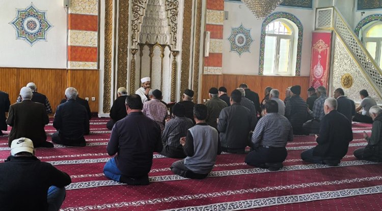 Gençler, arkadaşları için mevlit okuttu