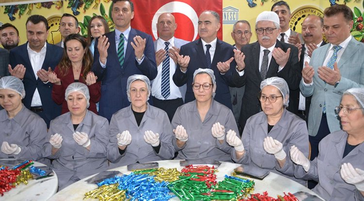 Manisa'da saçılacak 8 ton mesir macunun duası yapıldı