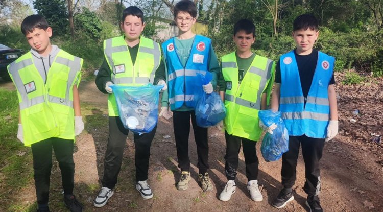 Çan'da cami gençleri iyilikle çevreyi güzelleştirdi