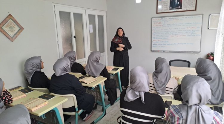 Sakarya'da işitme engelli kadınlar, işaret diliyle Kur'an-ı Kerim öğreniyor
