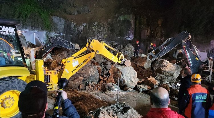 Samsun'da oto yıkamacıda heyelan meydana geldi