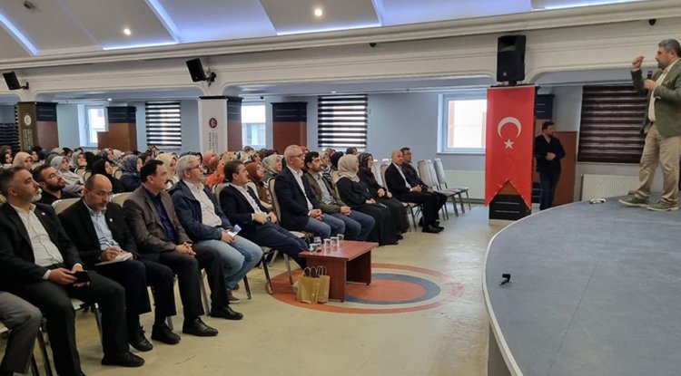 Düzce'de "İnsan, Eğitim ve Medeniyet" konferansı verildi