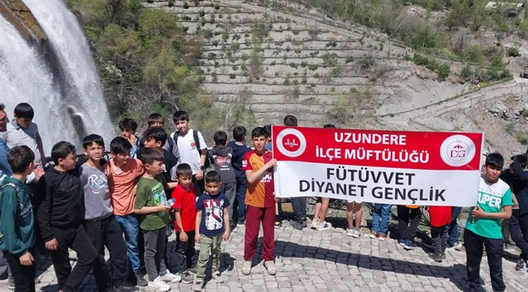 Uzundere'de gençler piknikte buluştu