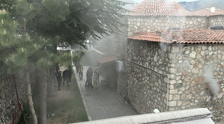 Tokat'ta tarihi camide çıkan yangın söndürüldü