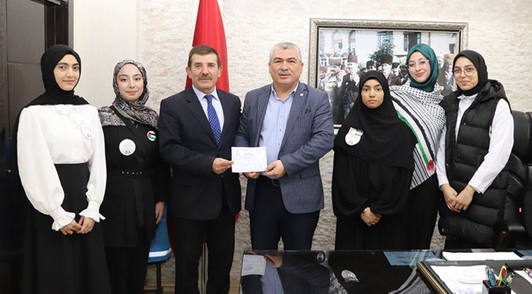 Sivas'ta öğrenciler Filistin için yardım kermesi düzenledi