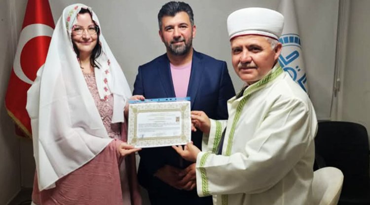 Alman hemşire Köyceğiz'de Müslüman oldu